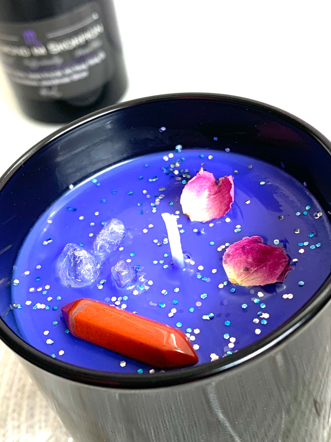 Vollmond im Skorpion Kristallkerze, ätherische Öle und Rosenblüten, limitiert