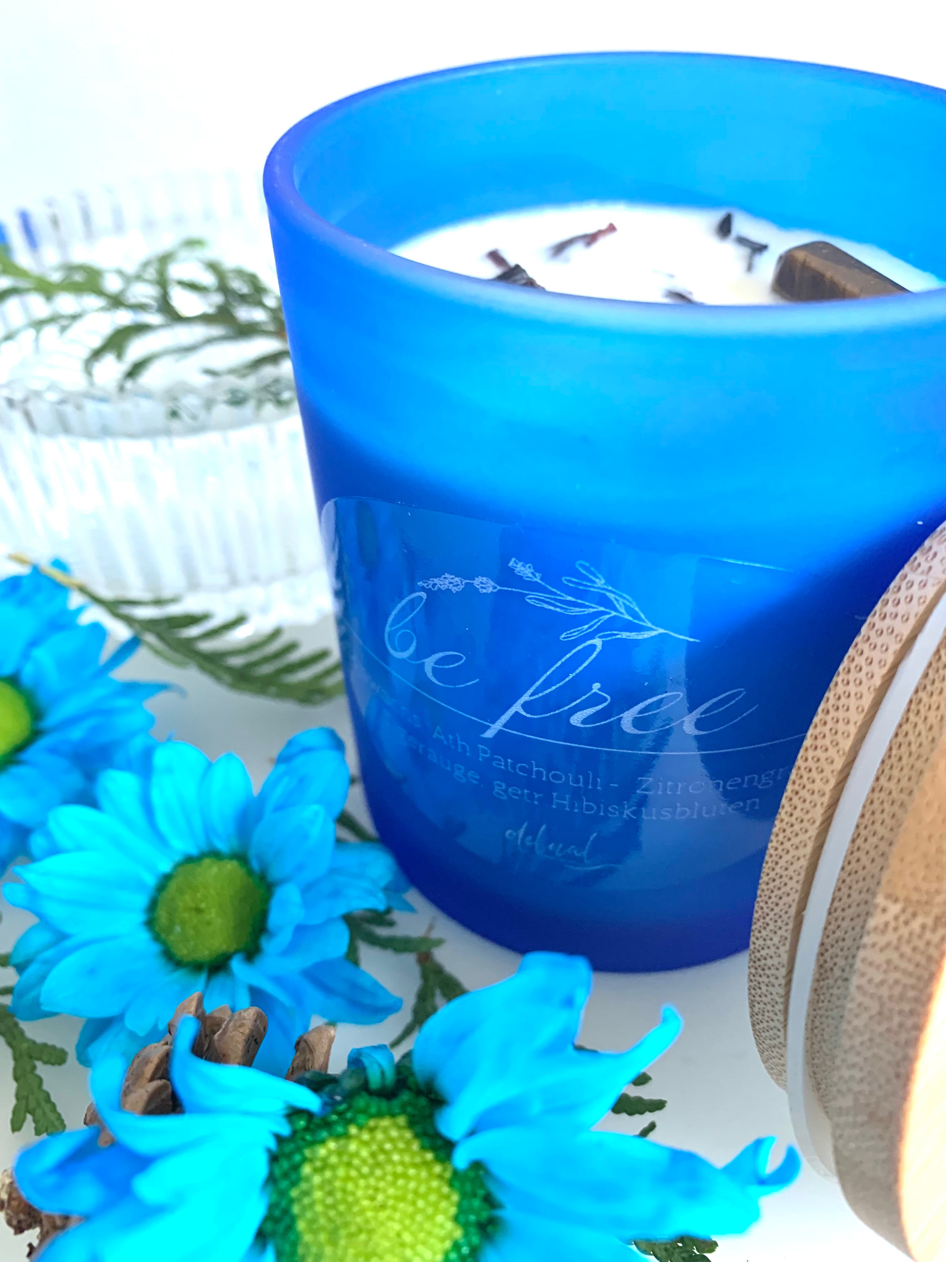 SELBSTFÜRSORGE KRISTALLKERZE "BE FREE" MIT HOLZDECKEL