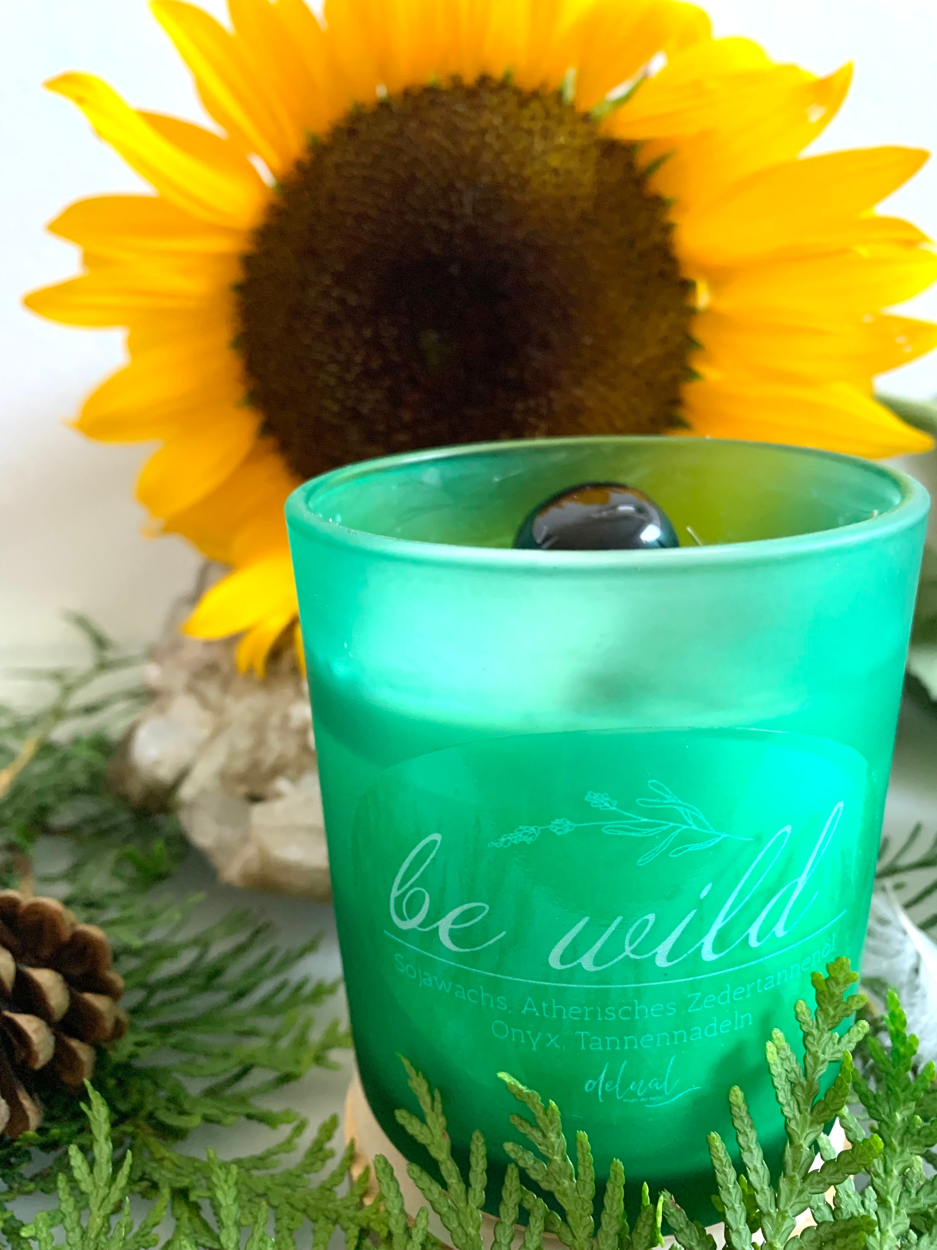 SELBSTFÜRSORGE KRISTALLKERZE "BE WILD" MIT HOLZDECKEL