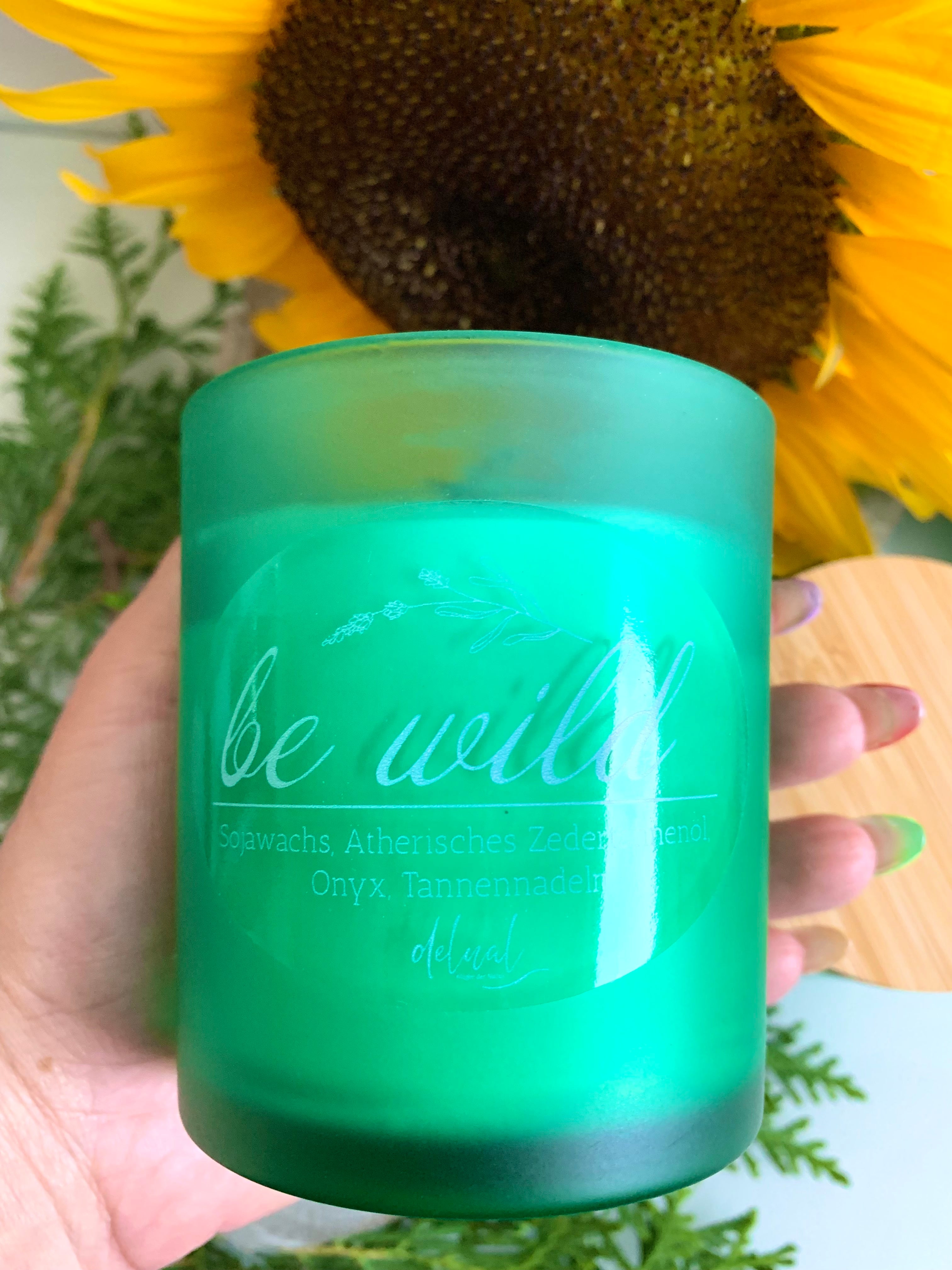 SELBSTFÜRSORGE KRISTALLKERZE "BE WILD" MIT HOLZDECKEL