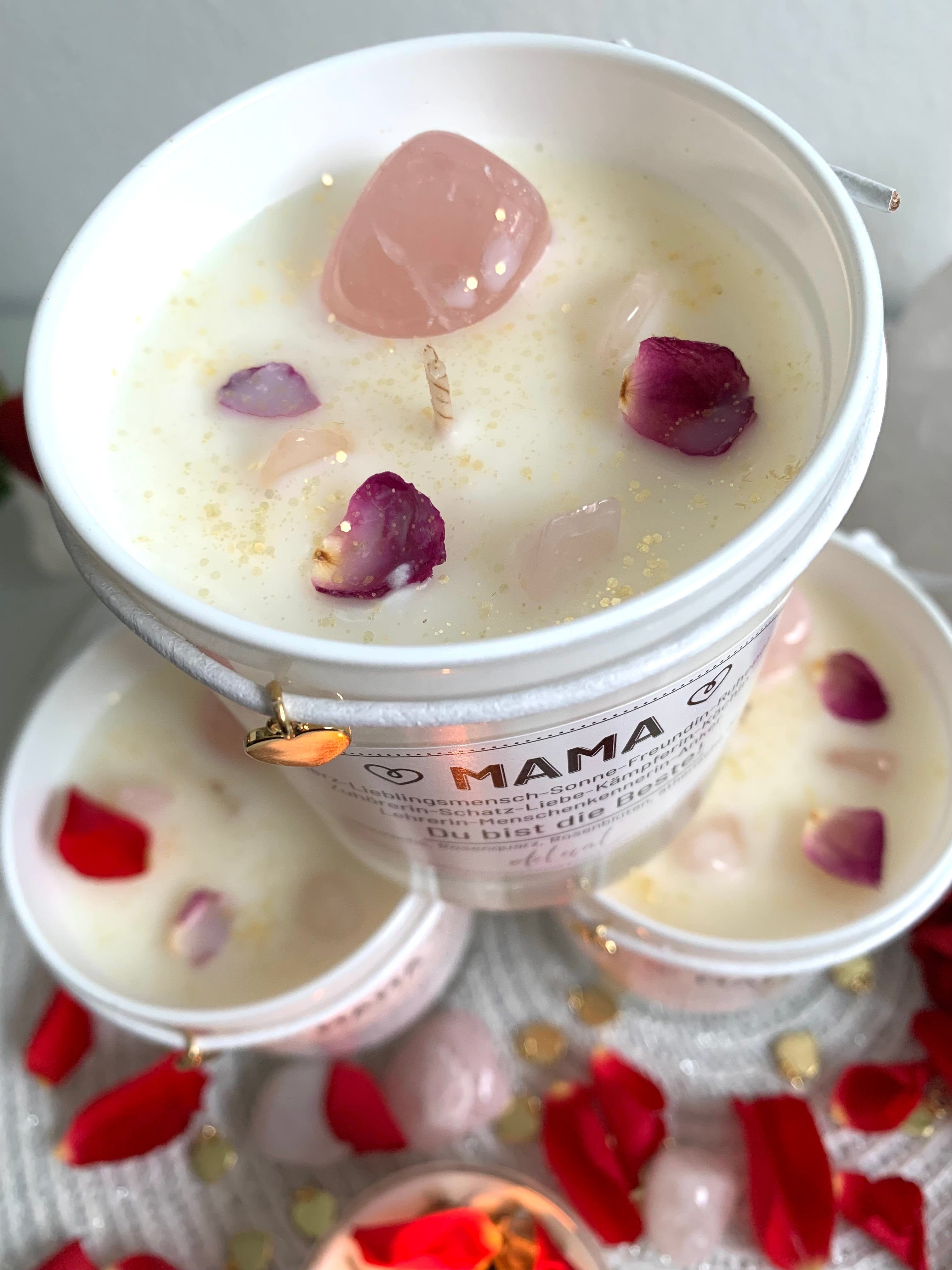 Mama Kristallkerze mit Rosenquarz und 18 Karat vergoldeter Herzanhänger