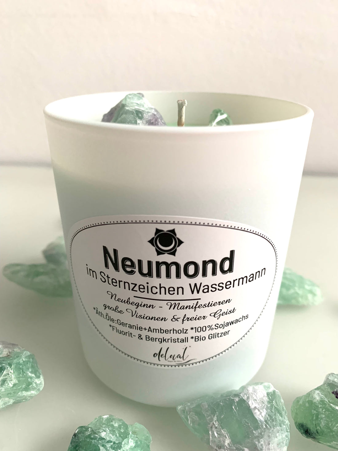 Neumond Kristallkerze im Sternzeichen Wassmermann - Manifestieren, mit ätherischen Ölen und Glitzer