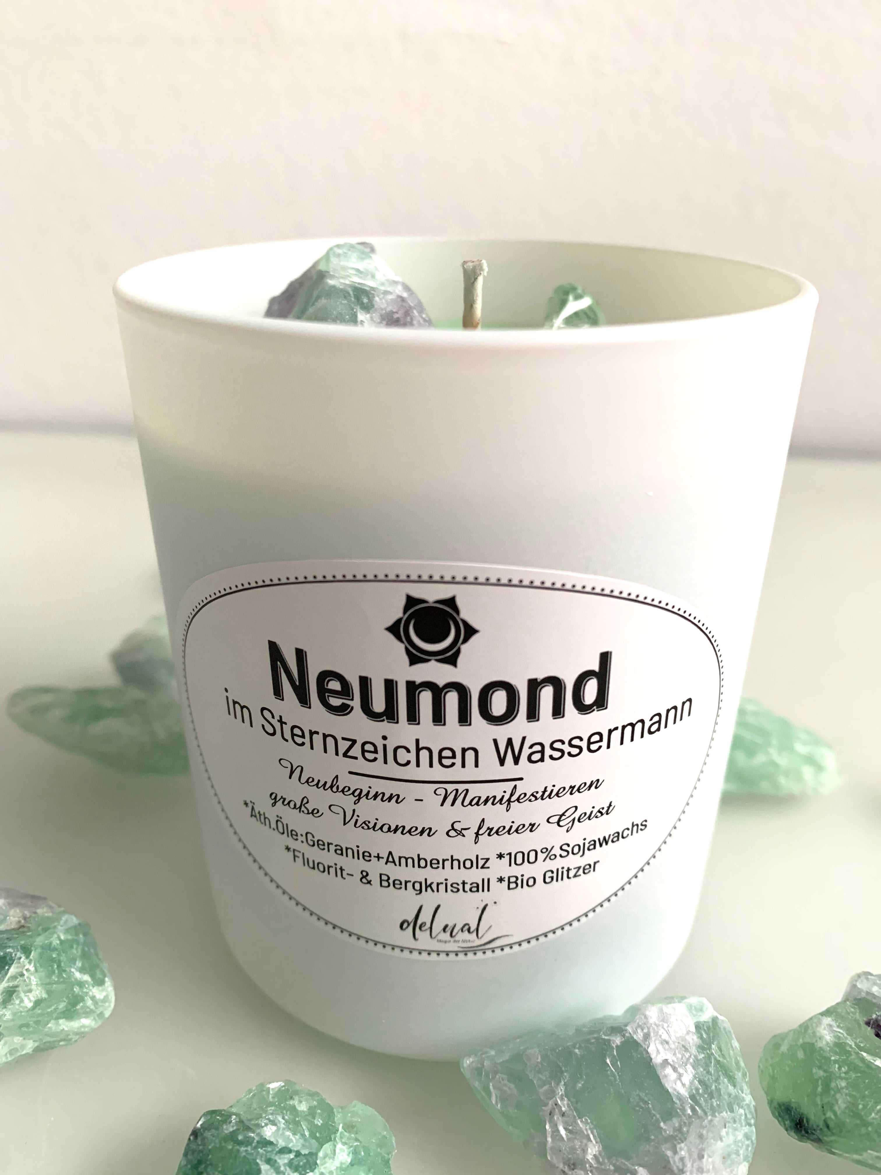 Neumond Kristallkerze im Sternzeichen Wassmermann - Manifestieren, mit ätherischen Ölen und Glitzer