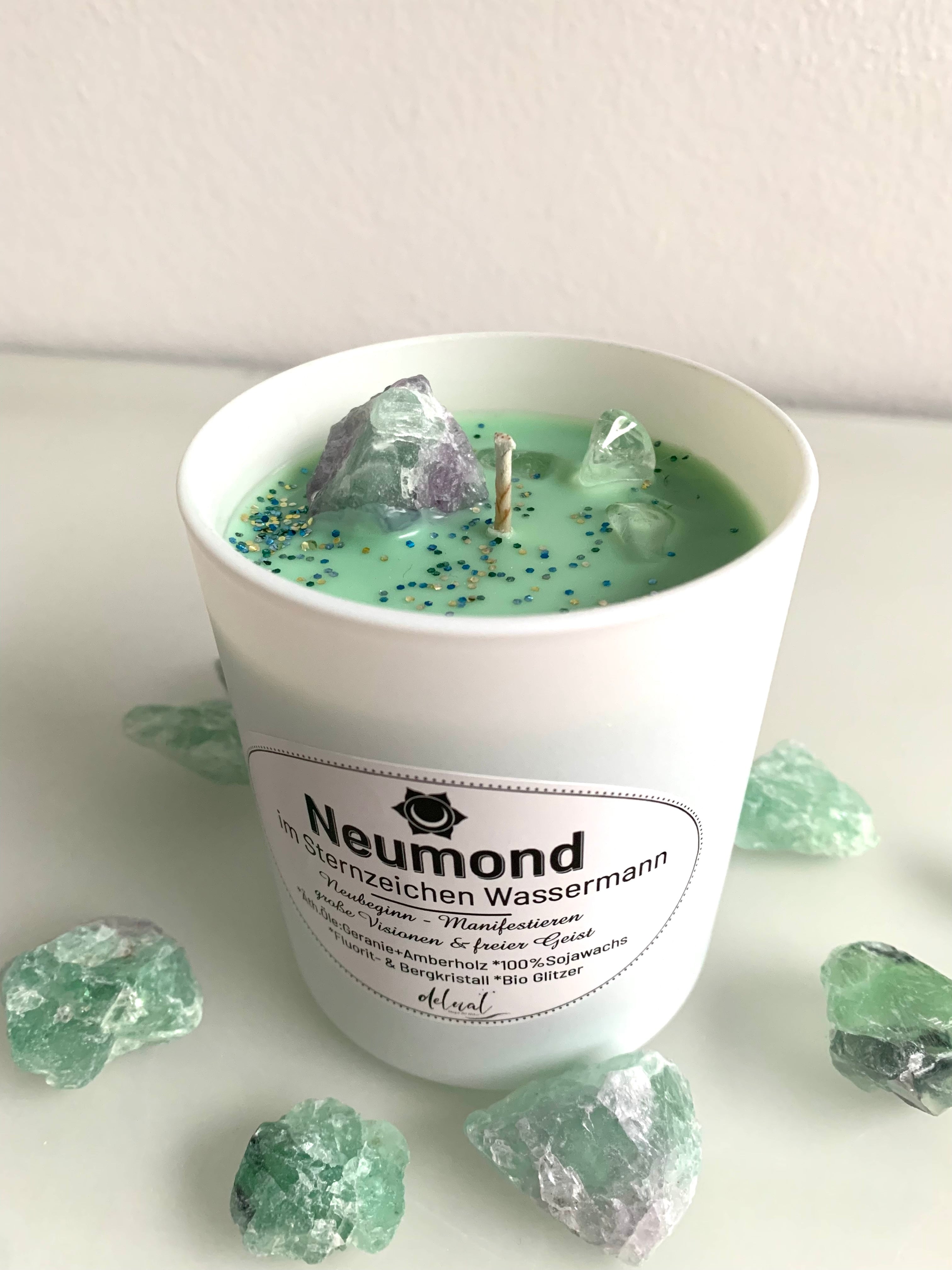 Neumond Kristallkerze im Sternzeichen Wassmermann - Manifestieren, mit ätherischen Ölen und Glitzer