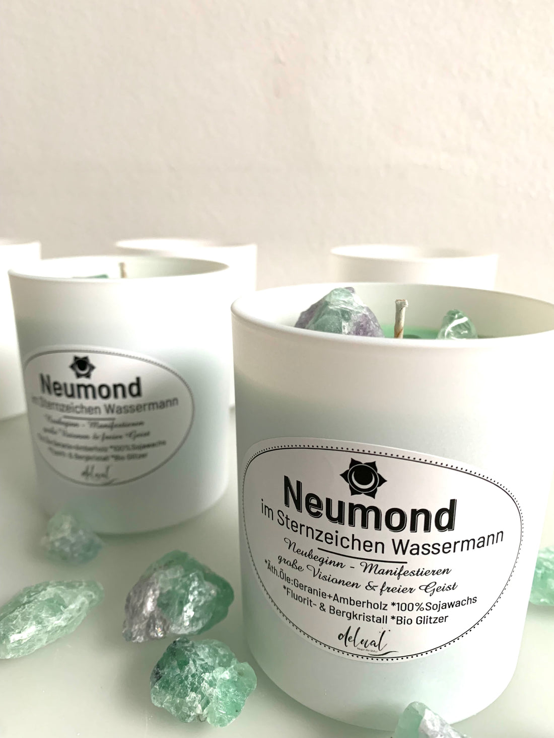 Neumond Kristallkerze im Sternzeichen Wassmermann - Manifestieren, mit ätherischen Ölen und Glitzer
